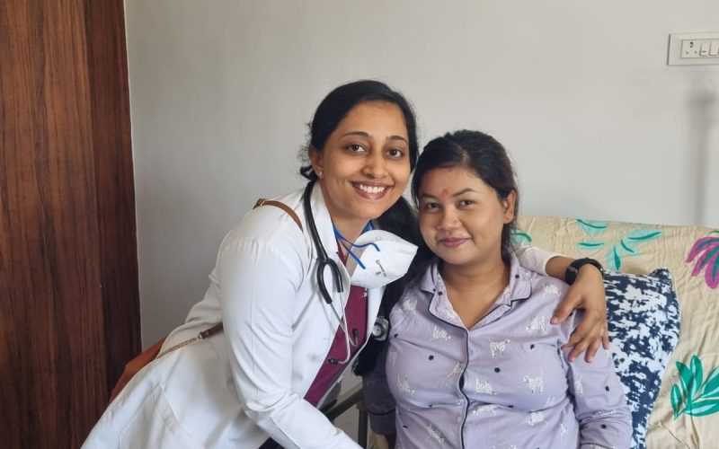 OB-GYN Doctor in Baramati—Dr. Apurva Maurya Deshpande with a patient.
